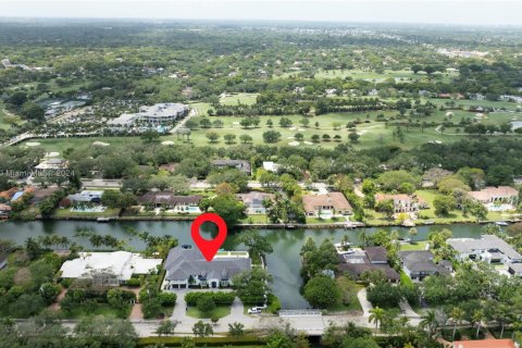 House in Coral Gables, Florida 8 bedrooms, 888.33 sq.m. № 1694810 - photo 12