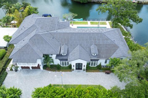 House in Coral Gables, Florida 8 bedrooms, 888.33 sq.m. № 1694810 - photo 8