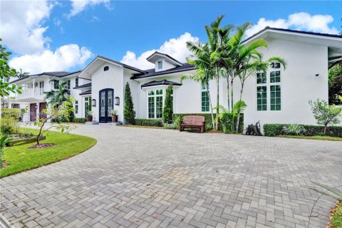House in Coral Gables, Florida 8 bedrooms, 888.33 sq.m. № 1694810 - photo 2