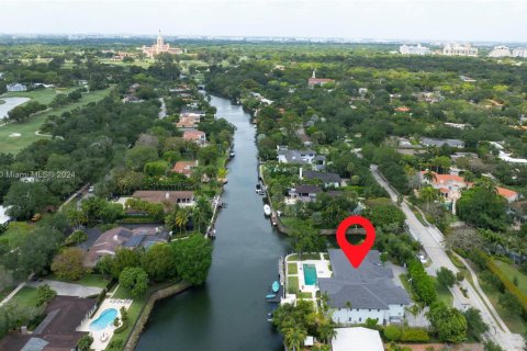 House in Coral Gables, Florida 8 bedrooms, 888.33 sq.m. № 1694810 - photo 11