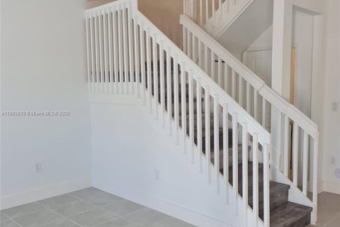 Adosado en alquiler en Miami, Florida, 3 dormitorios, 142.98 m2 № 1932647 - foto 4