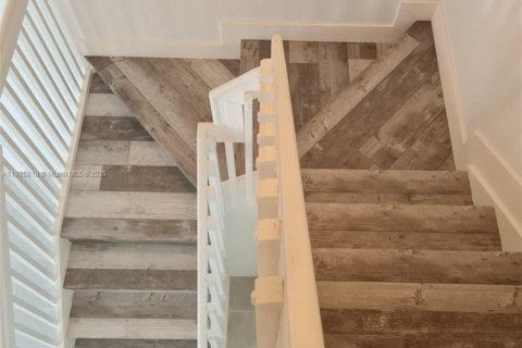 Adosado en alquiler en Miami, Florida, 3 dormitorios, 142.98 m2 № 1932647 - foto 3