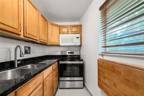 Condominio en alquiler en Miami, Florida, 1 dormitorio, 65.03 m2 № 2023403 - foto 8