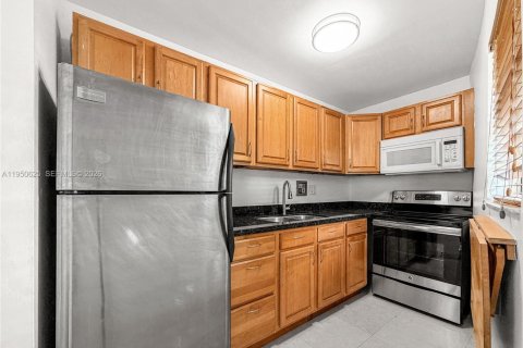 Condominio en alquiler en Miami, Florida, 1 dormitorio, 65.03 m2 № 2023403 - foto 7