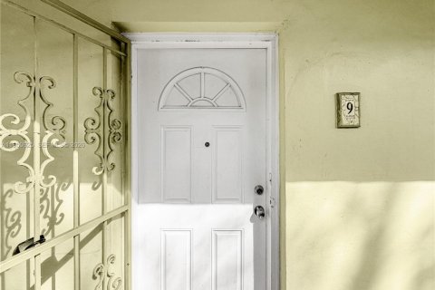 Condominio en alquiler en Miami, Florida, 1 dormitorio, 65.03 m2 № 2023403 - foto 2