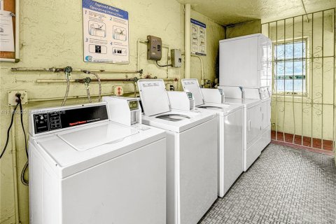 Condominio en alquiler en Miami, Florida, 1 dormitorio, 65.03 m2 № 2023403 - foto 24