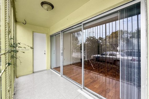 Condominio en alquiler en Miami, Florida, 1 dormitorio, 65.03 m2 № 2023403 - foto 11