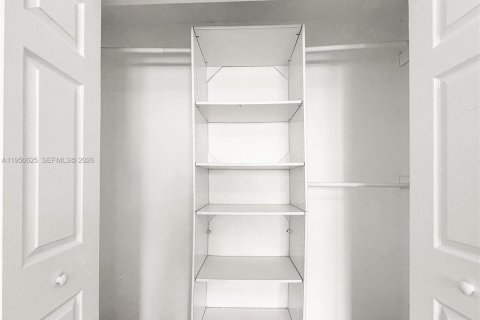 Condominio en alquiler en Miami, Florida, 1 dormitorio, 65.03 m2 № 2023403 - foto 15