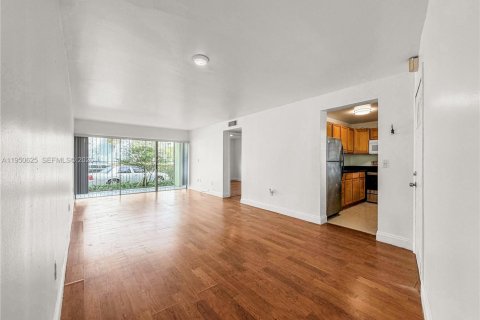 Condominio en alquiler en Miami, Florida, 1 dormitorio, 65.03 m2 № 2023403 - foto 4
