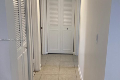 Купить кондоминиум в Майами, Флорида 2 спальни, 89.65м2, № 2048157 - фото 11