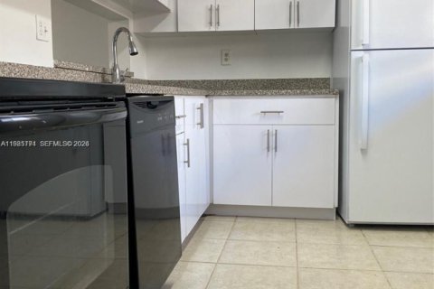 Кондоминиум с 2 спальнями в Майами, Флорида № 2048157