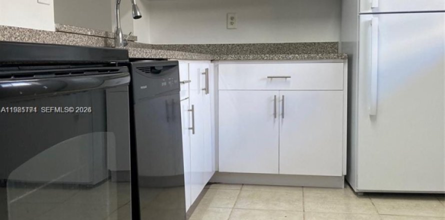 Кондоминиум с 2 спальнями в Майами, Флорида № 2048157