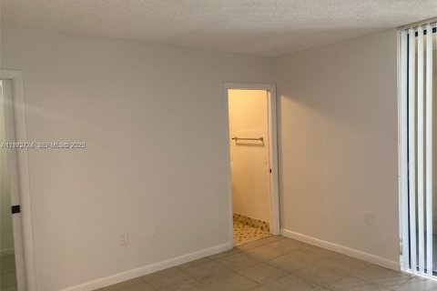 Купить кондоминиум в Майами, Флорида 2 спальни, 89.65м2, № 2048157 - фото 23