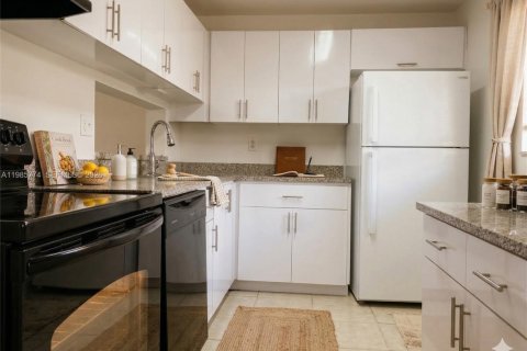 Купить кондоминиум в Майами, Флорида 2 спальни, 89.65м2, № 2048157 - фото 2