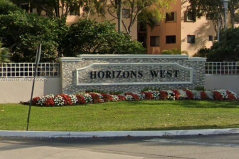 Купить кондоминиум в Майами, Флорида 2 спальни, 89.65м2, № 2048157 - фото 3