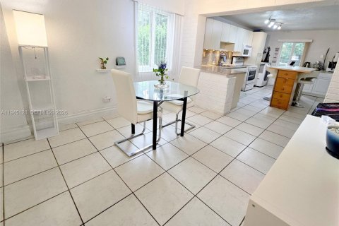 Casa en venta en North Miami, Florida, 4 dormitorios, 141.3 m2 № 2001663 - foto 13