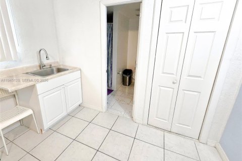 Casa en venta en North Miami, Florida, 4 dormitorios, 141.3 m2 № 2001663 - foto 21