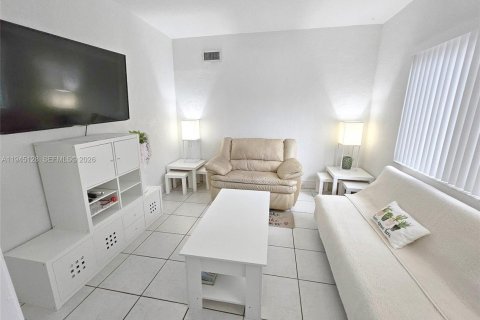 Casa en venta en North Miami, Florida, 4 dormitorios, 141.3 m2 № 2001663 - foto 8