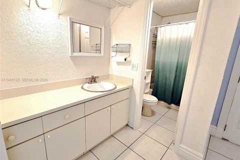 Casa en venta en North Miami, Florida, 4 dormitorios, 141.3 m2 № 2001663 - foto 24