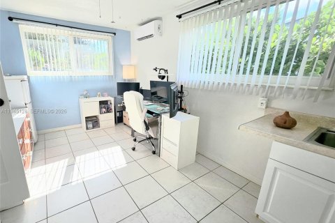 Casa en venta en North Miami, Florida, 4 dormitorios, 141.3 m2 № 2001663 - foto 20