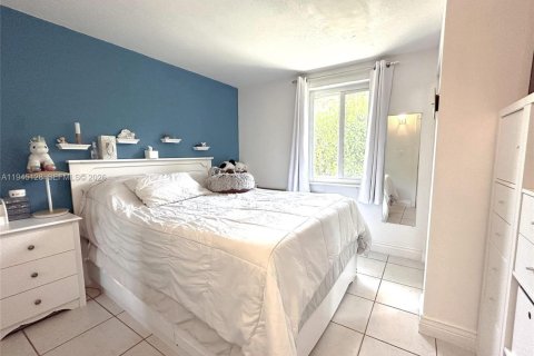 Casa en venta en North Miami, Florida, 4 dormitorios, 141.3 m2 № 2001663 - foto 18