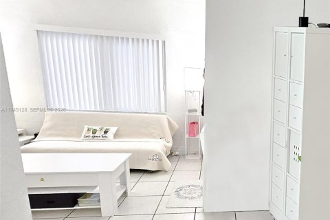 Casa en venta en North Miami, Florida, 4 dormitorios, 141.3 m2 № 2001663 - foto 7