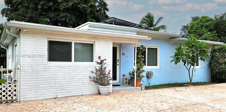 Casa en North Miami, Florida 4 dormitorios, 141.3 m2 № 2001663