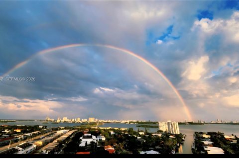 Condo à North Miami, Floride, 2 chambres  № 2153532