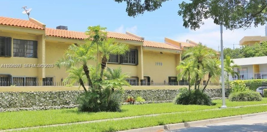 Condo in Miami, Florida, 2 bedrooms  № 1994534