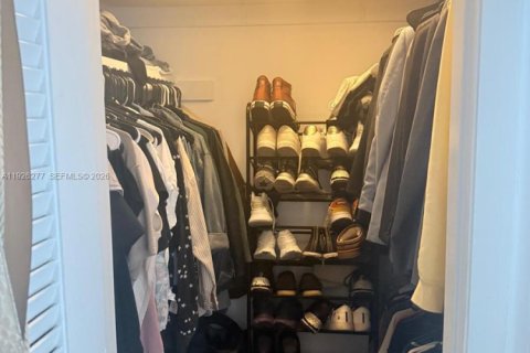 Condo in Miami, Florida, 2 bedrooms № 1994534 - photo 25