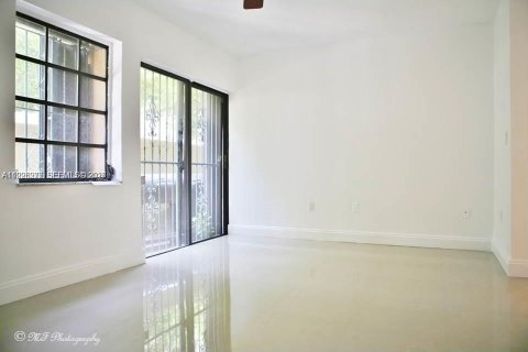 Condo in Miami, Florida, 2 bedrooms № 1994534 - photo 16