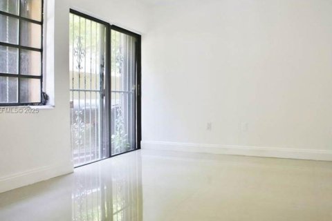 Condo in Miami, Florida, 2 bedrooms  № 1994534 - photo 12