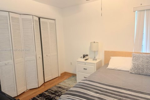 Condo in Miami, Florida, 2 bedrooms № 1994534 - photo 22