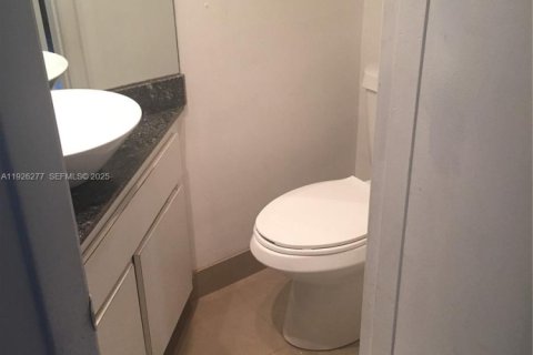 Condo in Miami, Florida, 2 bedrooms  № 1994534 - photo 21