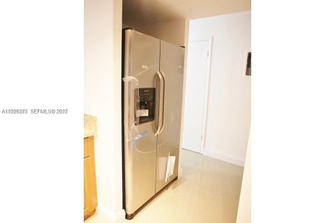 Condo in Miami, Florida, 2 bedrooms  № 1994534 - photo 6