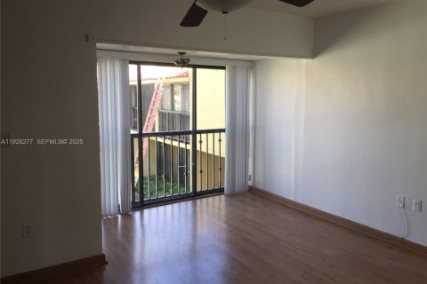 Condo in Miami, Florida, 2 bedrooms  № 1994534 - photo 29