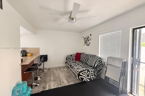 Condo in Miami, Florida, 2 bedrooms № 1994534 - photo 23