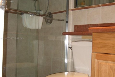 Condo in Miami, Florida, 2 bedrooms  № 1994534 - photo 23