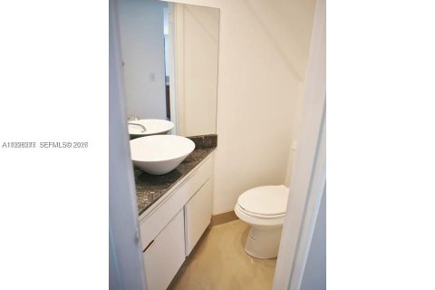 Condo in Miami, Florida, 2 bedrooms № 1994534 - photo 26