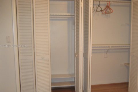 Condo in Miami, Florida, 2 bedrooms  № 1994534 - photo 26