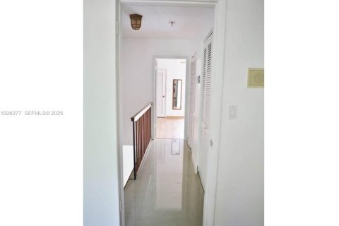 Condo in Miami, Florida, 2 bedrooms  № 1994534 - photo 24