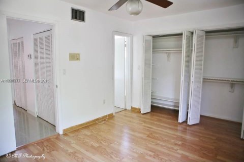 Condo in Miami, Florida, 2 bedrooms № 1994534 - photo 27
