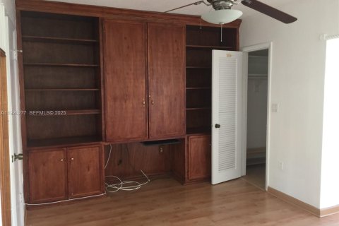 Condo in Miami, Florida, 2 bedrooms  № 1994534 - photo 27