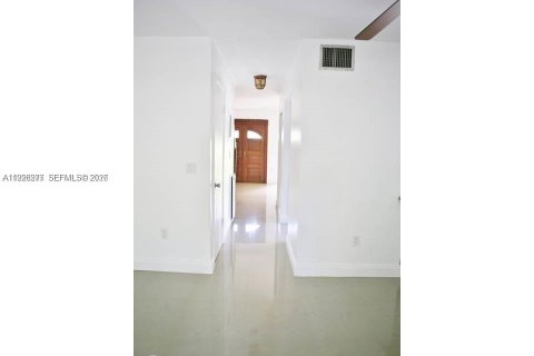 Condo in Miami, Florida, 2 bedrooms № 1994534 - photo 17