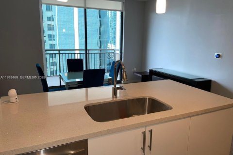 Condo in Miami, Florida, 1 bedroom  № 1995896 - photo 6