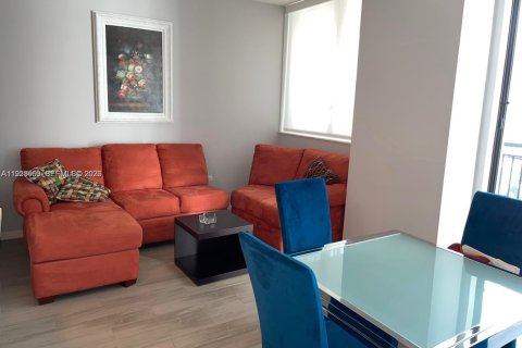 Condo in Miami, Florida, 1 bedroom  № 1995896 - photo 5