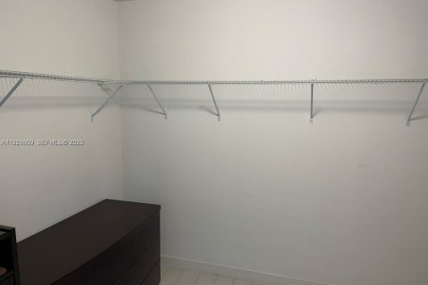 Condo in Miami, Florida, 1 bedroom  № 1995896 - photo 12