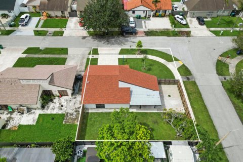 House in Miami, Florida 3 bedrooms, 114.36 sq.m. № 1920516 - photo 22
