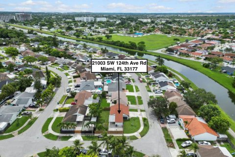 House in Miami, Florida 3 bedrooms, 114.36 sq.m. № 1920516 - photo 20
