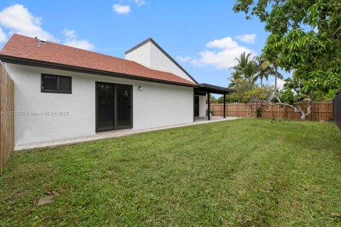 House in Miami, Florida 3 bedrooms, 114.36 sq.m. № 1920516 - photo 19